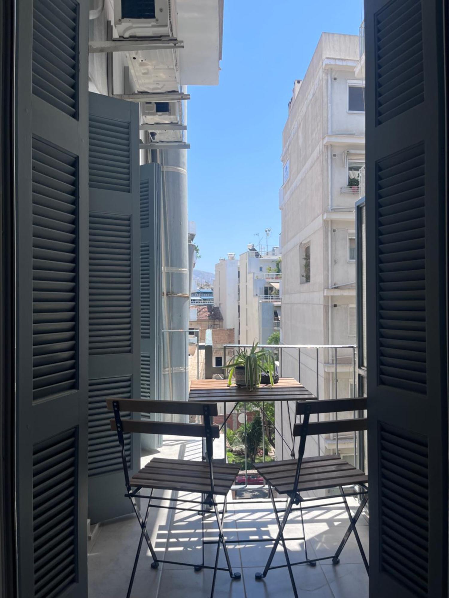 Miranda's Koukaki Apartment