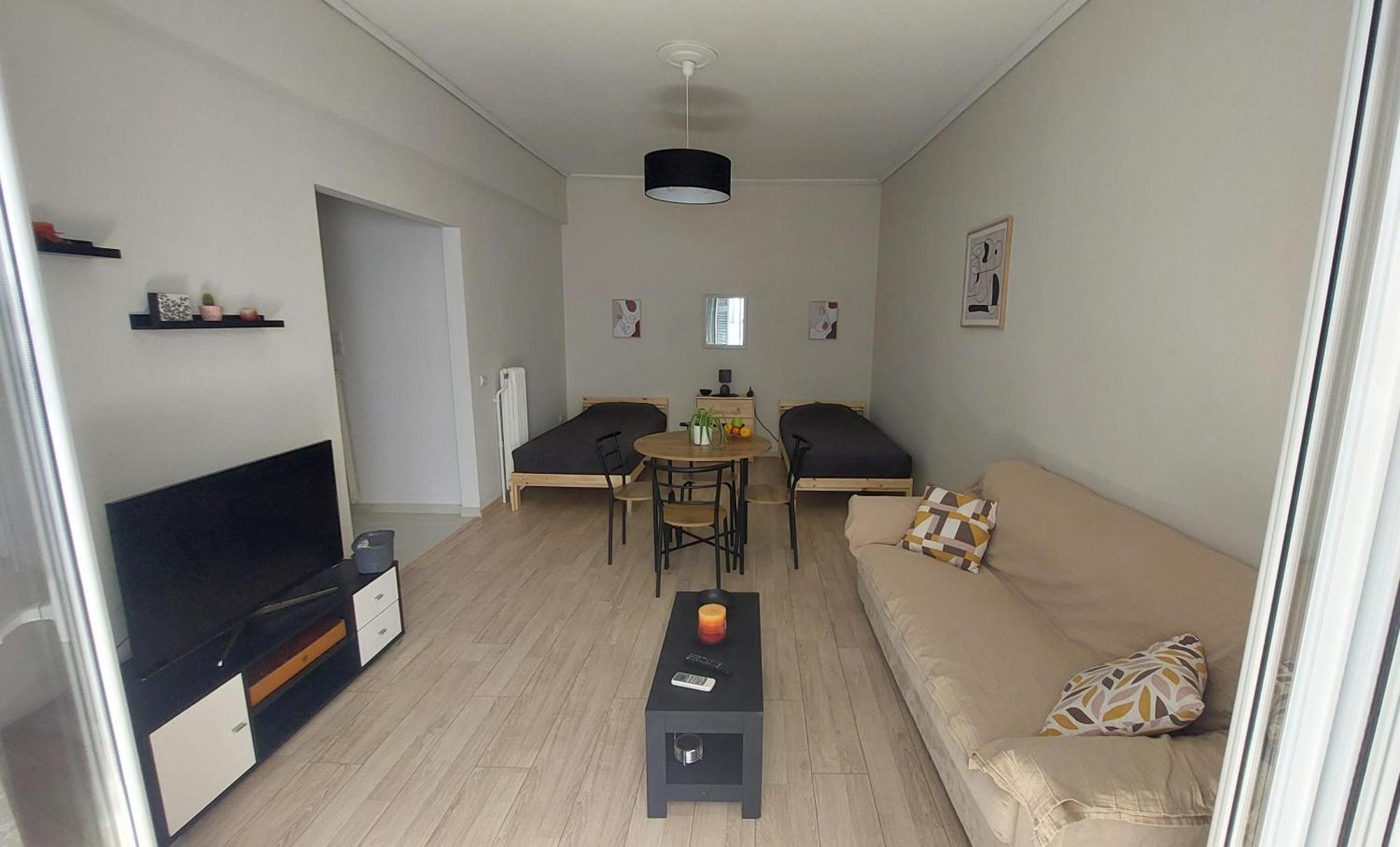 Miranda's Koukaki Apartment *